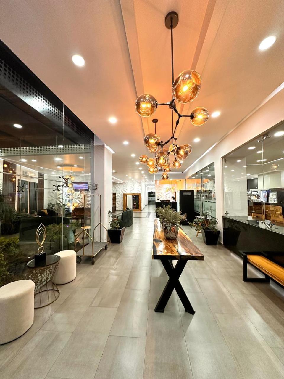 Hotel Bugari Aeropuerto Guadalajara Las Pintas Eksteriør bilde