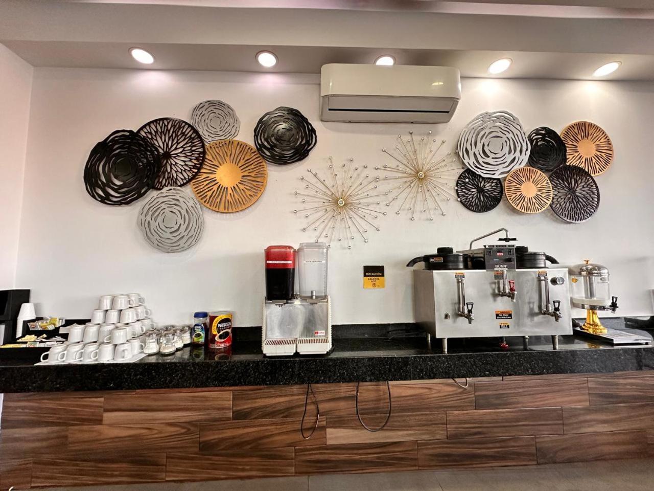 Hotel Bugari Aeropuerto Guadalajara Las Pintas Eksteriør bilde